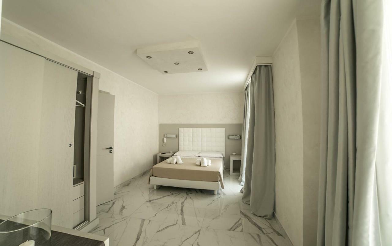 Camera Sul Mare Riviera Порто Чезарео Екстериор снимка
